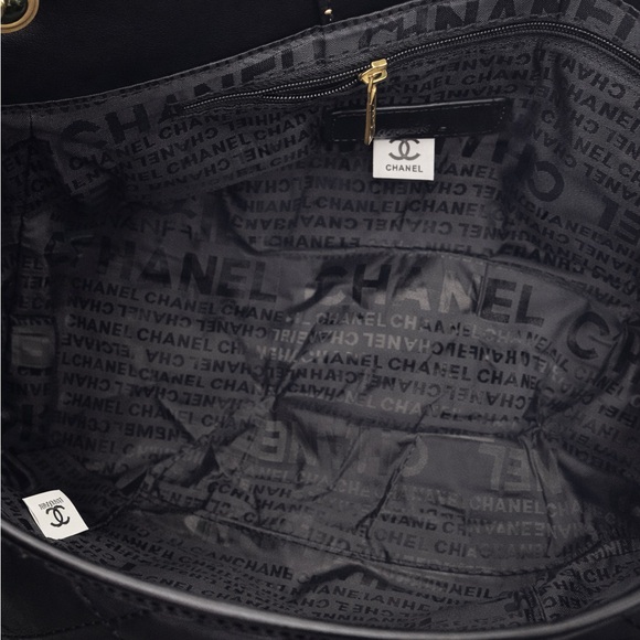 Elegant Black and Tan Quilted Women's Bag - Picture 4 of 4